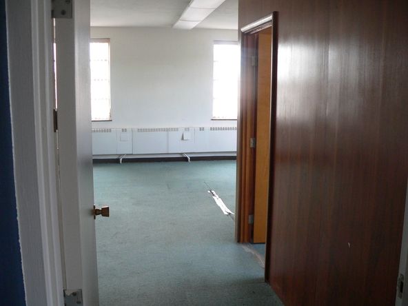 Two-Story Office Building: 111 S 4th St, Danville, KY 40422